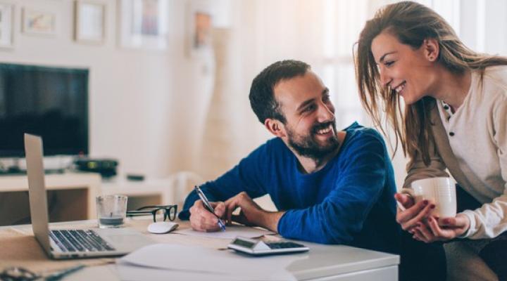 Young Couple Finances Budget Calculator